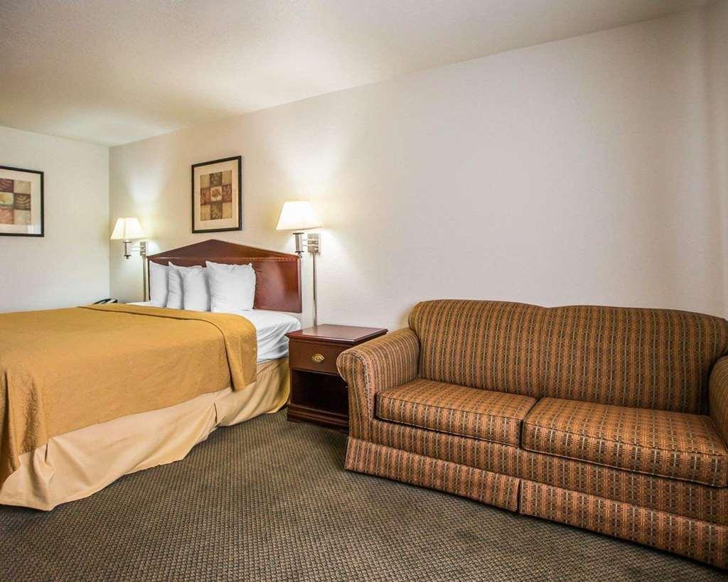 Quality Inn Peru Near Starved Rock State Park Room photo